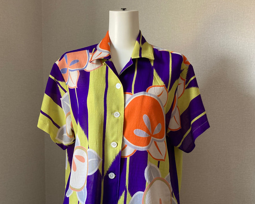 着物リメイク ハンドメイド ブラウスシャツ winepart12 R321 和の布創作服＞ 草花柄が華やかなブラウス 絹 着物リメイク 一品