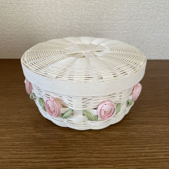 バラのお花付き丸かご 蓋つきかご クラフトバンド フリーボックス 