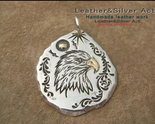 イーグルペンダントトップ　シルバーネックレス　ゴールド（ｋ18）イーグル手彫り dd0dd6f6707828f1ffa729e49dc86d