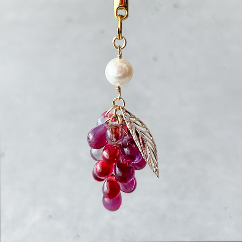 天然石飾額 秋限定品のぶどう根付け】1月誕生石 赤ぶどう×ロードライトガーネット