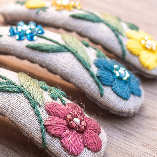 手刺繍パッチンピン「ビーズと刺繍のお花」 ヘアピン さゆき工房 通販 