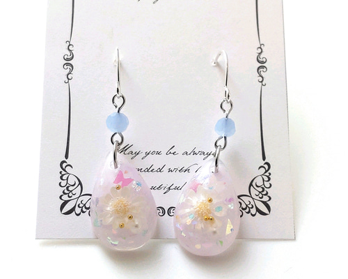 133 薔薇一輪✖︎かすみ草等のハイクオリティレジン雫型　ピアスorイヤリング 133 薔薇一輪✖︎かすみ草等のハイクオリティレジン雫型 ピアス