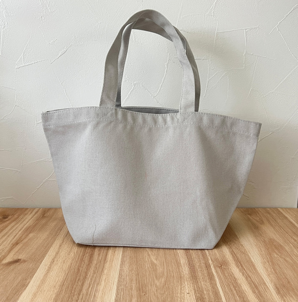 【名入れ刺繍】バッグ糸カラーが選べる　お散歩バッグ/ランチバッグ/トートバッグ/ランチバッグ/ミニトート/ギフト 4枚目の画像