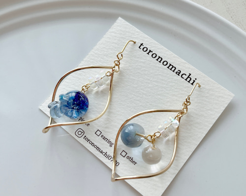 新作】ゆらゆらぷくぷく金魚 ピアス/イヤリング ブルー 青