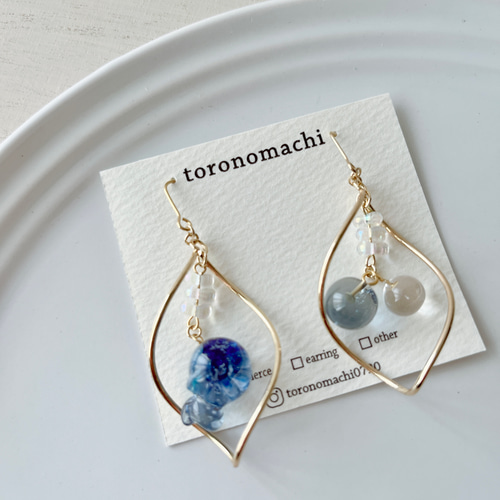 新作】ゆらゆらぷくぷく金魚 ピアス/イヤリング ブルー 青