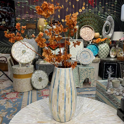 カラフルな貝殻花瓶アートワーク貝殻アート花瓶シンプルな家の装飾貝殻 1枚目の画像