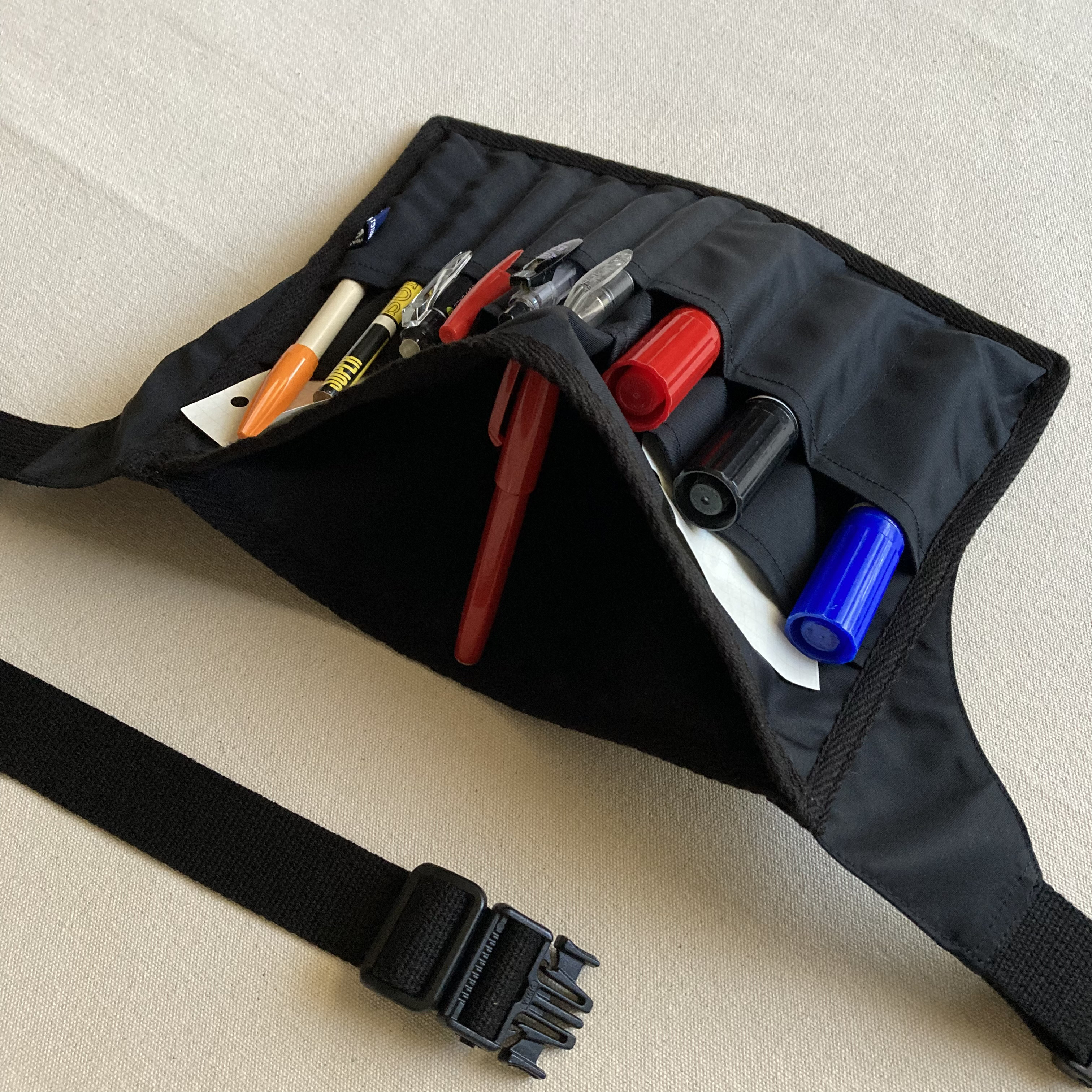 ＜アウトレット特価＞ポケットベース【Ｄ】薄型 軽量 ウエストポーチバッグ 小物 ペン入れ 撥水 ナイロン ブラック 黒