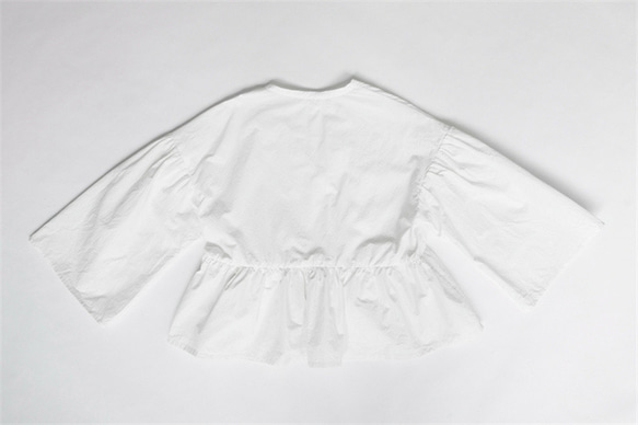 白色 復古設計 日系和服式系帶荷葉袖上衣 短打外套開衫 第20張的照片