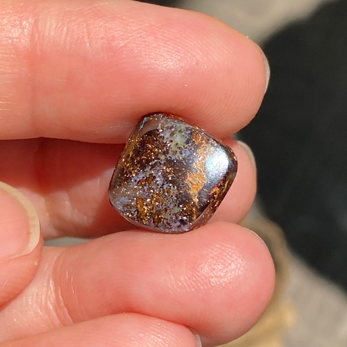 フラッシー・ブルー&グリーン♡ナチュラルボルダーオパール ルース 09