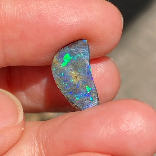 フラッシー・グリーン&ブルー♡ナチュラルボルダーオパール ルース 10