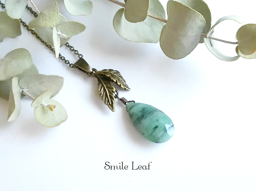 エメラルドの木の実ペンダント