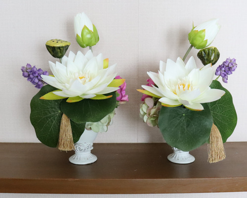 ♛°人気の蓮シングル仏花♤° ボリューミーなコンパクトサイズ ♬ 花器
