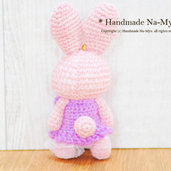 ★即日発送★fabric&wool★ ピンクのウサギちゃん（立ち姿）パープルワンピース・約11cm／Mサイズ 3枚目の画像