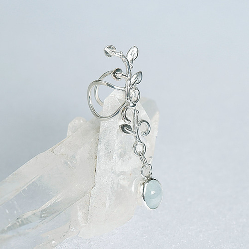 海の雫～ ミルキーアクアマリンの蔓飾りイヤーカフ（左耳用） 天然石