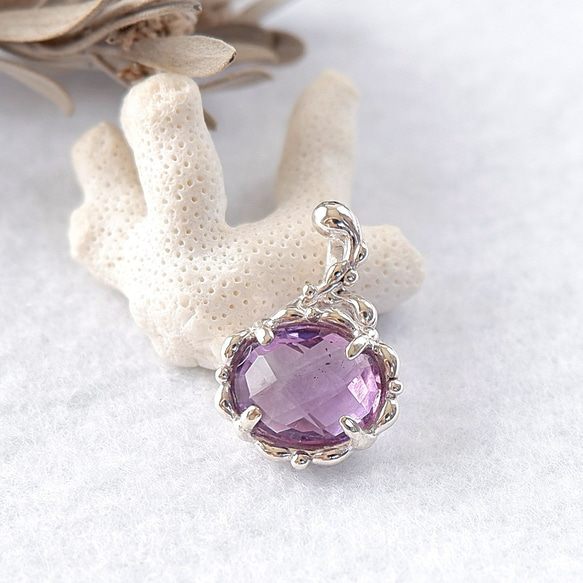 ～高貴な紫～　アメジストのデザインペンダント　天然石アクセサリー　一点物 1枚目の画像