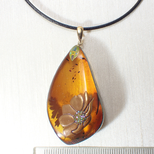 蒔絵ペンダント ”アネモネ” / 琥珀、K18 ネックレス・ペンダント