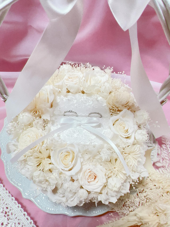 Luana Mally Tokyo代表作 薔薇 花籠アレンジメント ホワイトウエディングリングピロー 結婚祝いプレゼント 9枚目の画像