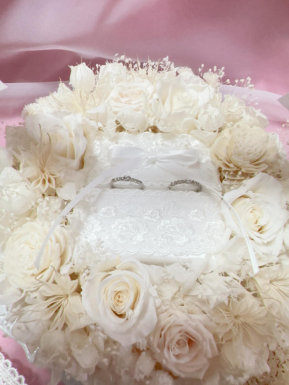 Luana Mally Tokyo代表作 薔薇 花籠アレンジメント ホワイトウエディングリングピロー 結婚祝いプレゼント 7枚目の画像