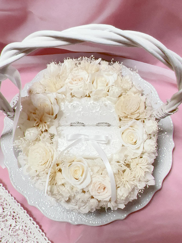 Luana Mally Tokyo代表作 薔薇 花籠アレンジメント ホワイトウエディングリングピロー 結婚祝いプレゼント 11枚目の画像