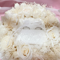 Luana Mally Tokyo代表作 薔薇 花籠アレンジメント ホワイトウエディングリングピロー 結婚祝いプレゼント 13枚目の画像