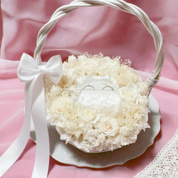 Luana Mally Tokyo代表作 薔薇 花籠アレンジメント ホワイトウエディングリングピロー 結婚祝いプレゼント 1枚目の画像