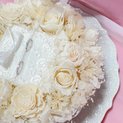 Luana Mally Tokyo代表作 薔薇 花籠アレンジメント ホワイトウエディングリングピロー 結婚祝いプレゼント 4枚目の画像