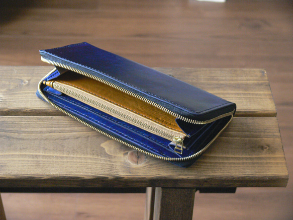 ラウンドファスナー 長財布 吸い込まれそうな蒼【手染め】深海ブルー手縫い 牛革 レザー ヌメ ギフト シミ HAKUU