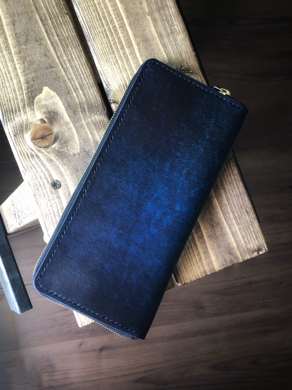 ラウンドファスナー 長財布 吸い込まれそうな蒼【手染め】深海ブルー手縫い 牛革 レザー ヌメ ギフト シミ HAKUU