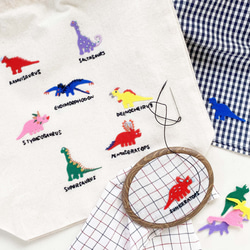 刺繍もできる『恐竜』のアイロンワッペン 1枚目の画像