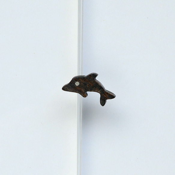 手作り木製イヤリング スターリングシルバー イヤリング「ドルフィン」シングル ギフト カスタマイズ 2枚目の画像