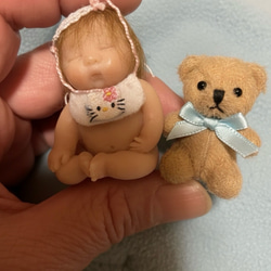 樹脂粘土ベビー約5cm おしゃぶり付き ∞ その他人形 momo 通販