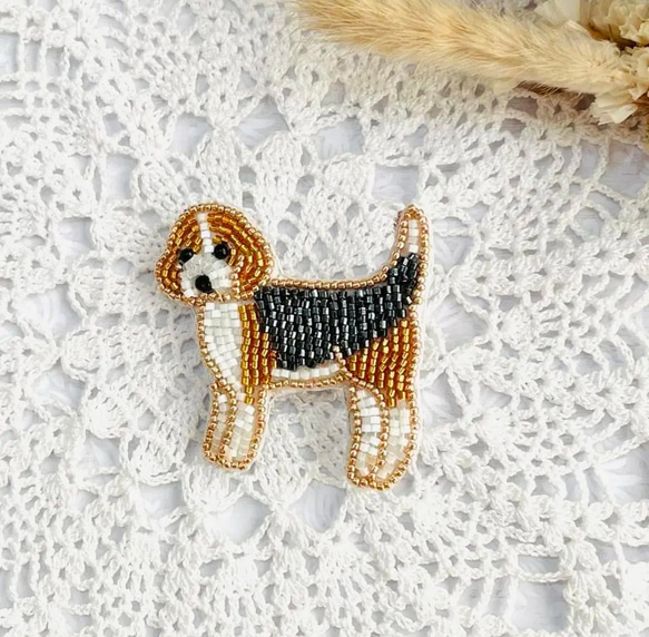 ビーズ刺繍のうちの子ブローチ・ビーグル（全身） ブローチ Little