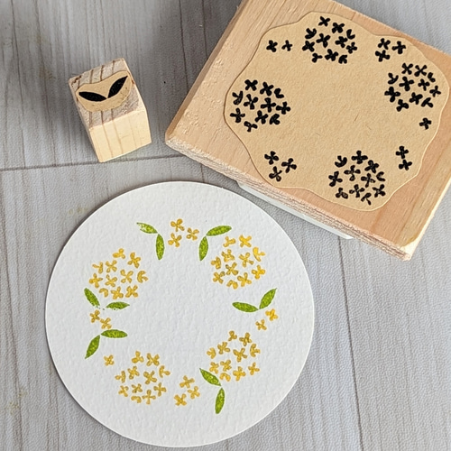 ふわっと香る金木犀のリースはんこ】消しゴムはんこ はんこ・スタンプ