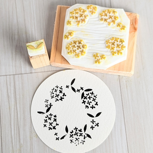 ふわっと香る金木犀のリースはんこ】消しゴムはんこ はんこ・スタンプ