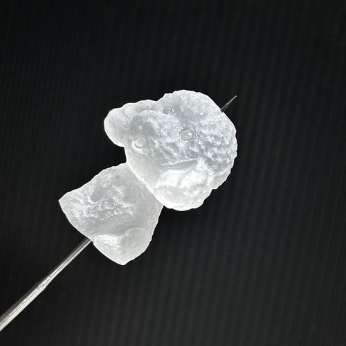 ヒマラヤ水晶 愛くるしい トイプードル 犬型 彫刻 天然石 縦穴 ビーズ