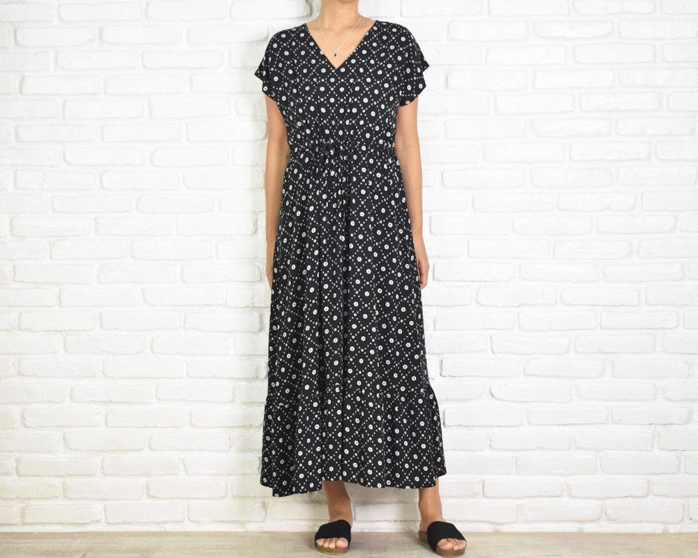 モノトーン花柄Vネックワンピース 4,964円