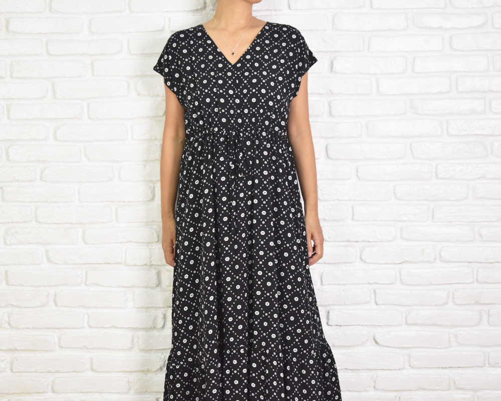 再販【大きいサイズ】モノトーン花柄Vネックワンピース