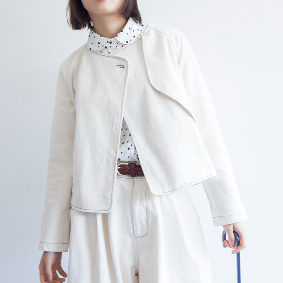 乳白色 日系短外套 設計感 不對稱 原棉卡其 長袖百搭 第4張的照片