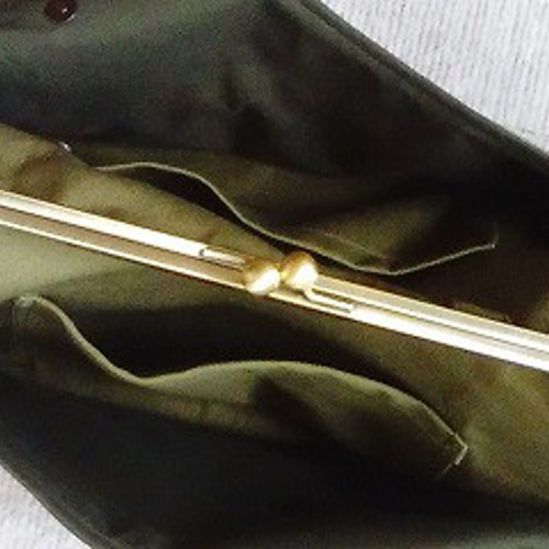 大きいサイズの 帆布 あおりがま口ショルダーバッグ オリーブ カラーも  