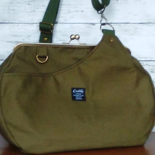 大きいサイズの 帆布 あおりがま口ショルダーバッグ オリーブ カラーも  