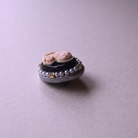 粘土・陶土（土類）.石塑粘土.可愛いブローチ手作り作品販売のヤスコのブローチ『青いカメオ』のご紹介です 10枚目の画像