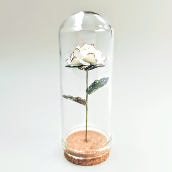 手のひらサイズの白い薔薇のガラスドーム　美女と野獣 2枚目の画像