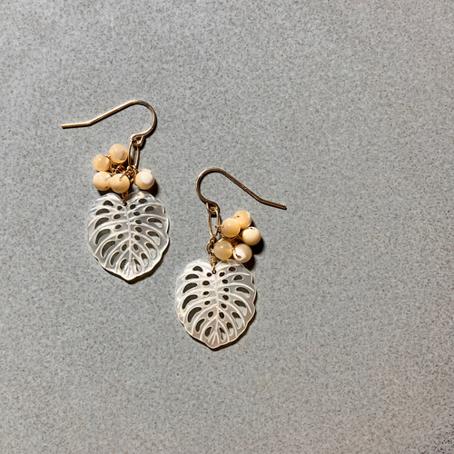 14kgfマザーオブパールリーフカービングピアス/ イヤリング 14kgfマザーオブパールリーフカービングピアス/ イヤリング 【公式通販】