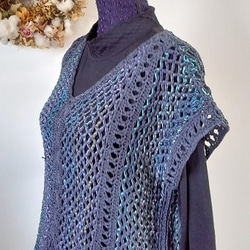 (送料無料）添え糸編みのプル～～！　ネット編みにグラデーションのきれいな糸を編みこんだように編んでいます～～！ 2枚目の画像