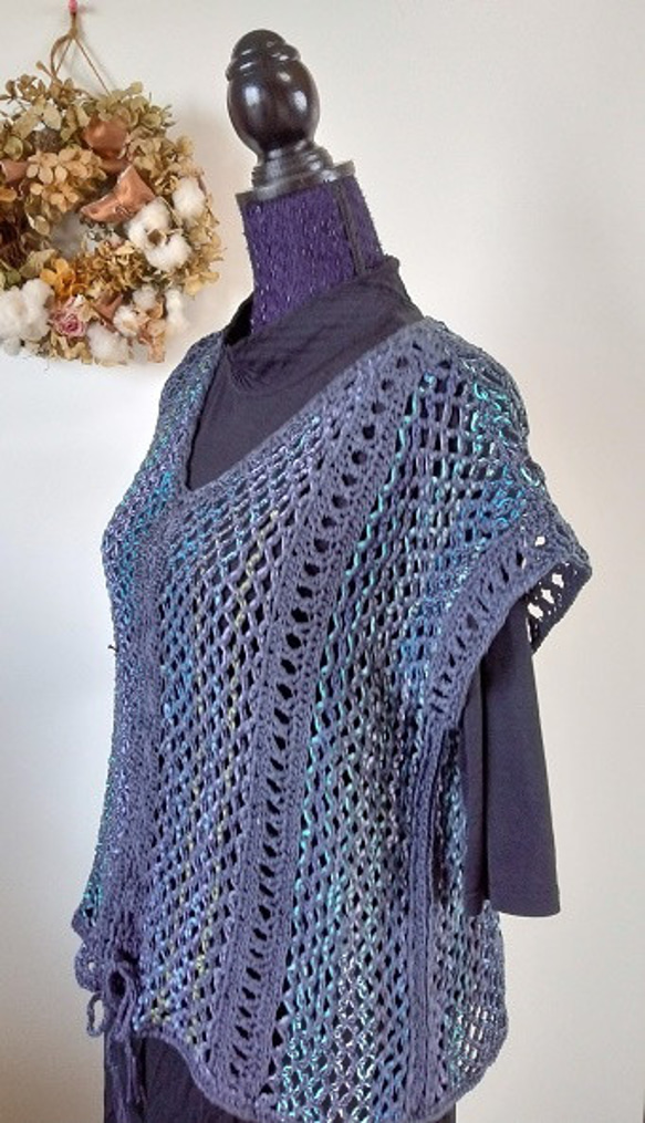 (送料無料）添え糸編みのプル～～！　ネット編みにグラデーションのきれいな糸を編みこんだように編んでいます～～！ 2枚目の画像