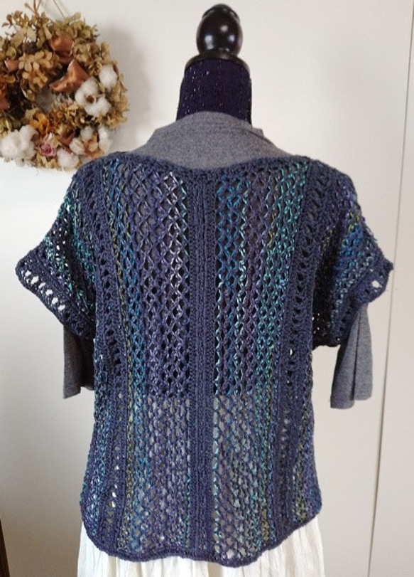 (送料無料）添え糸編みのプル～～！　ネット編みにグラデーションのきれいな糸を編みこんだように編んでいます～～！ 14枚目の画像