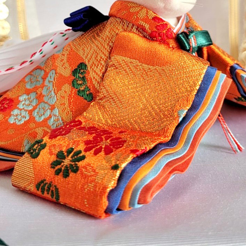 620 雛人形 小さな着せ替えお着物〈お姫様〉十二単 朱色地に小菊と松