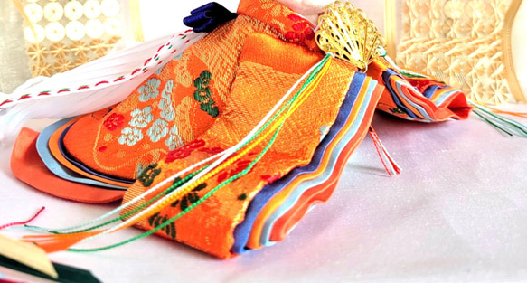 620 雛人形 小さな着せ替えお着物〈お姫様〉十二単 朱色地に小菊と松