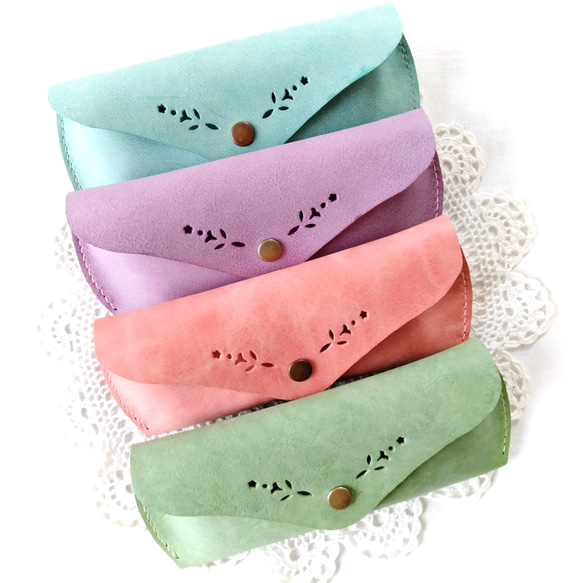 【本革】育てる革のメガネケース/軽くて優しい手触りのイタリアンレザー/経年変化を楽しめる牛革 1枚目の画像