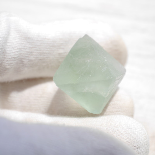 現物✵天然石フローライト八面体 最大幅約25mm 約10.7g 穴なし原石蛍石 